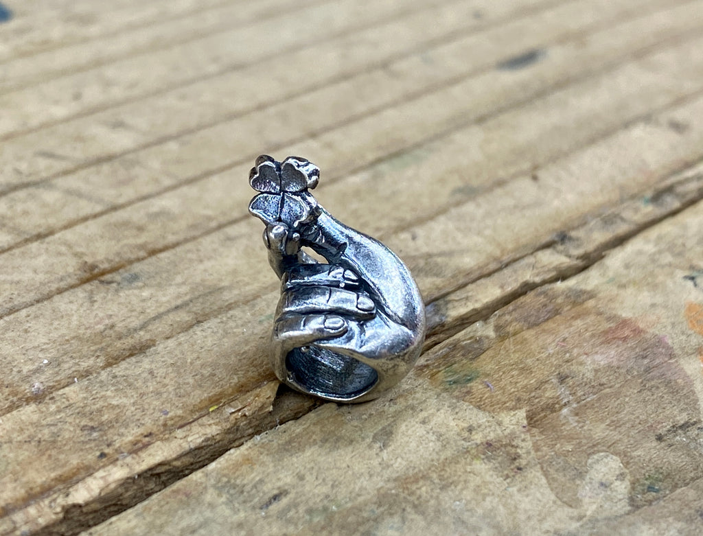 Lucky Hands 2203031538