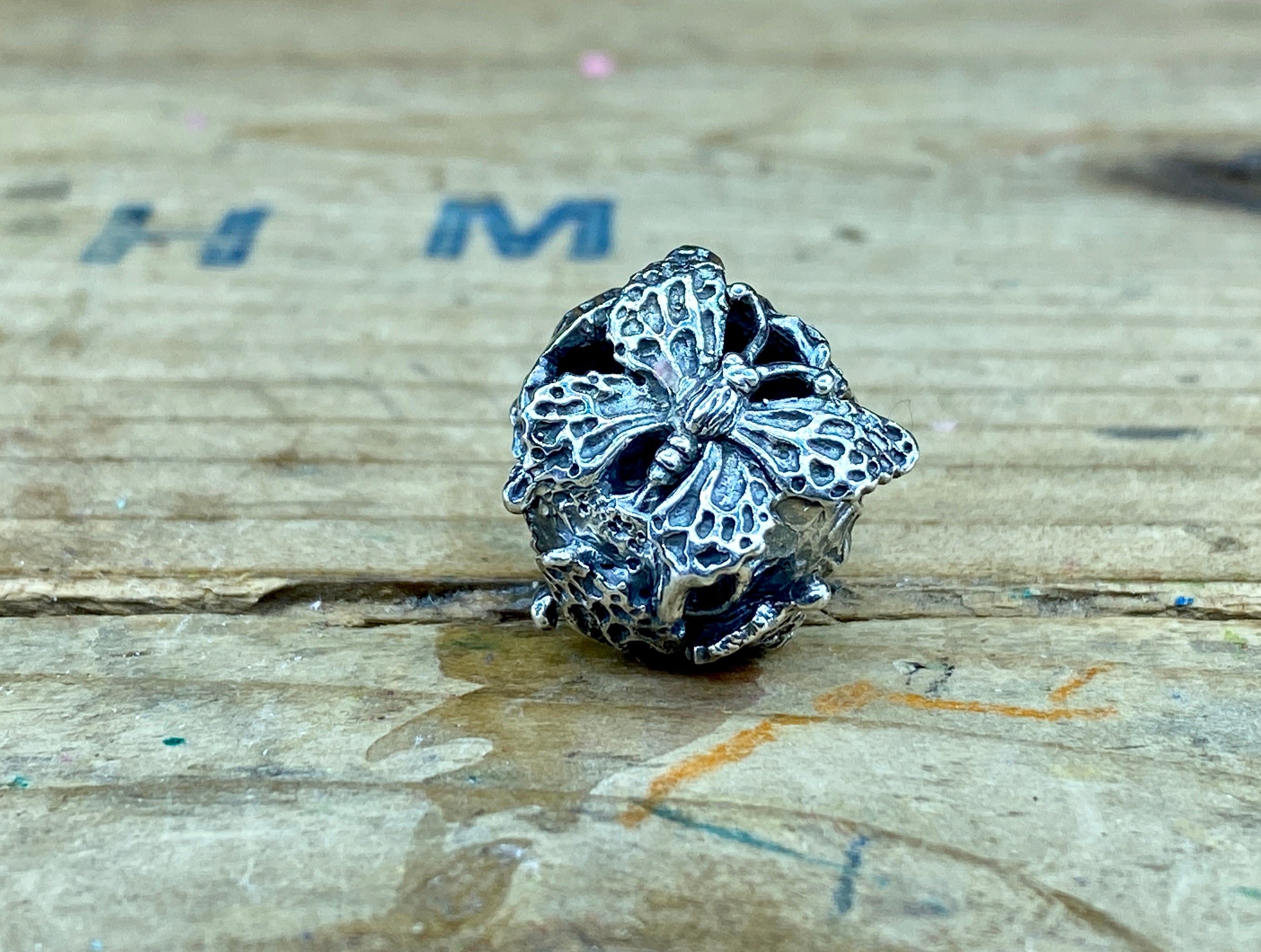 Lucky Butterfly Moon 22030111124