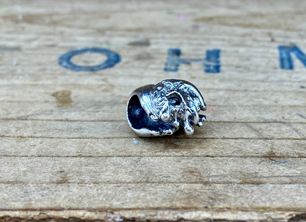 Melting Luna Hands 22030171402