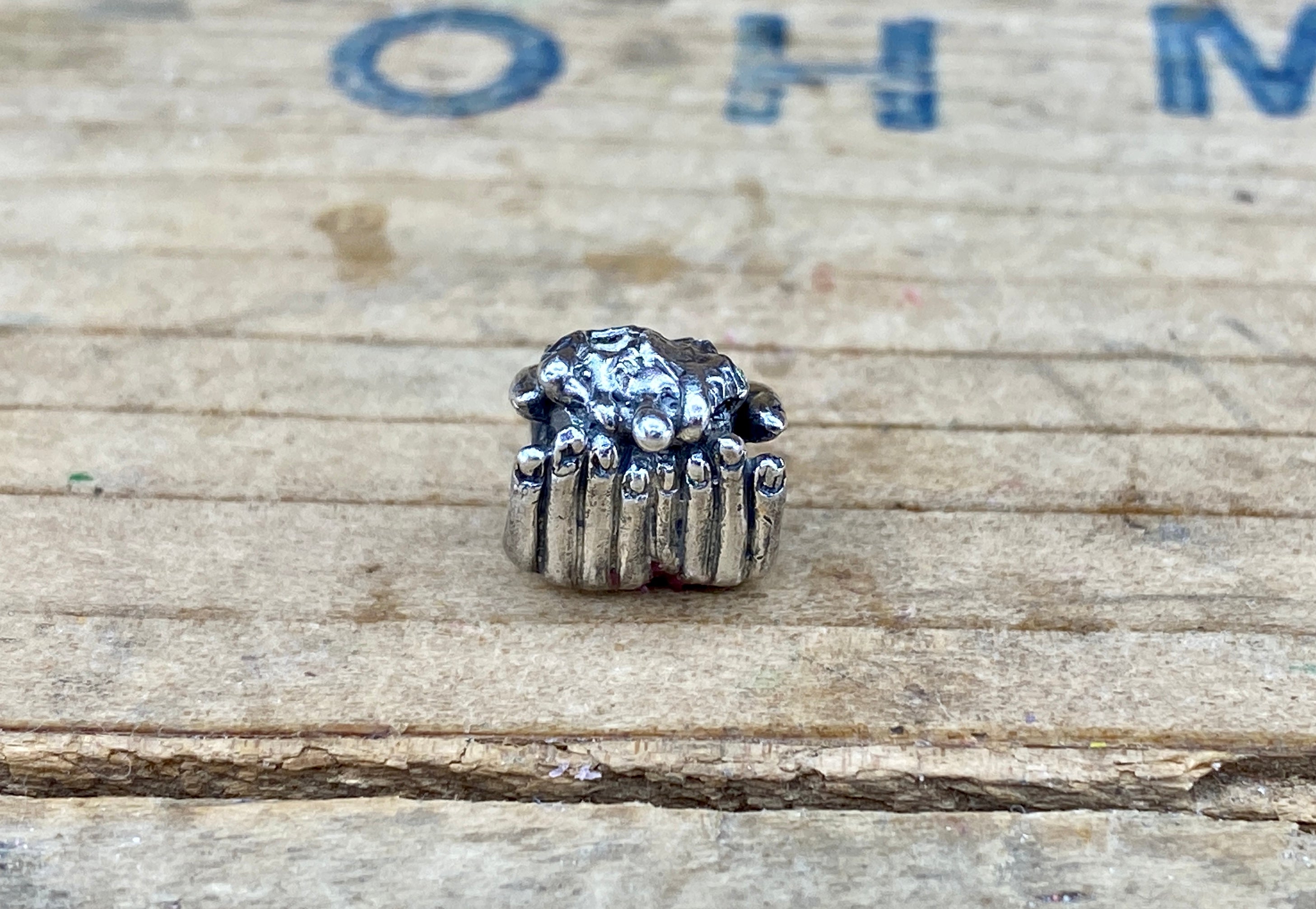 Melting Luna Hands 22030171402