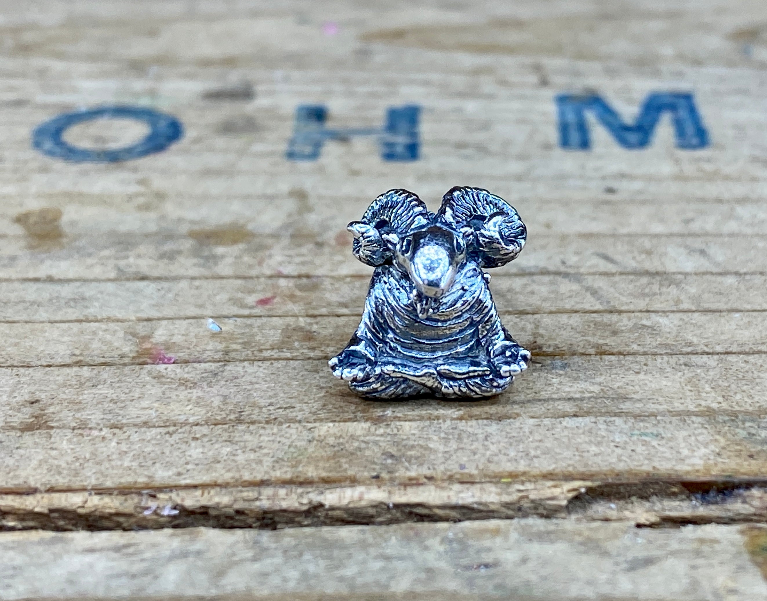 Peaceful Ram 22030171403