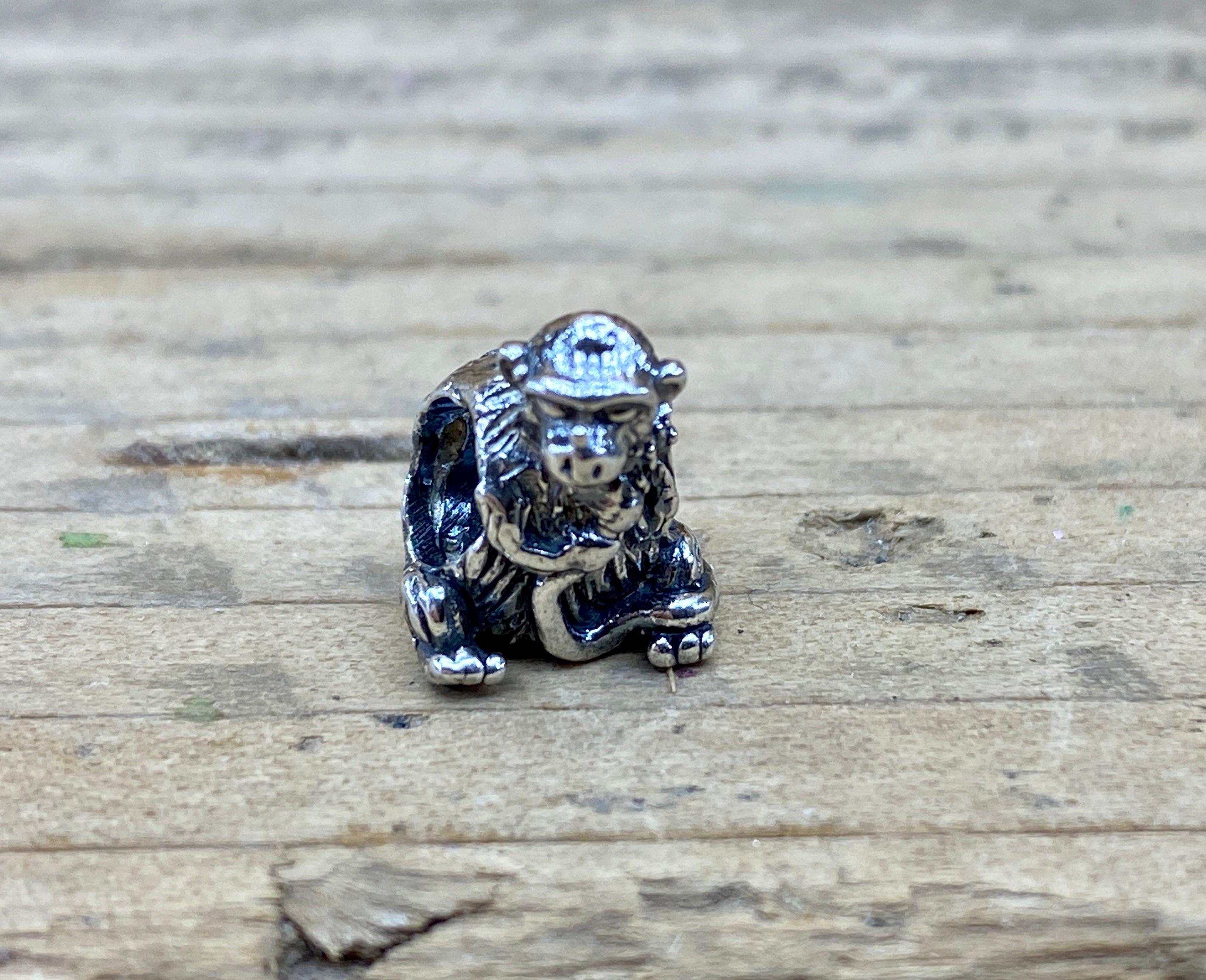 Sneaky Monkey 2204151340