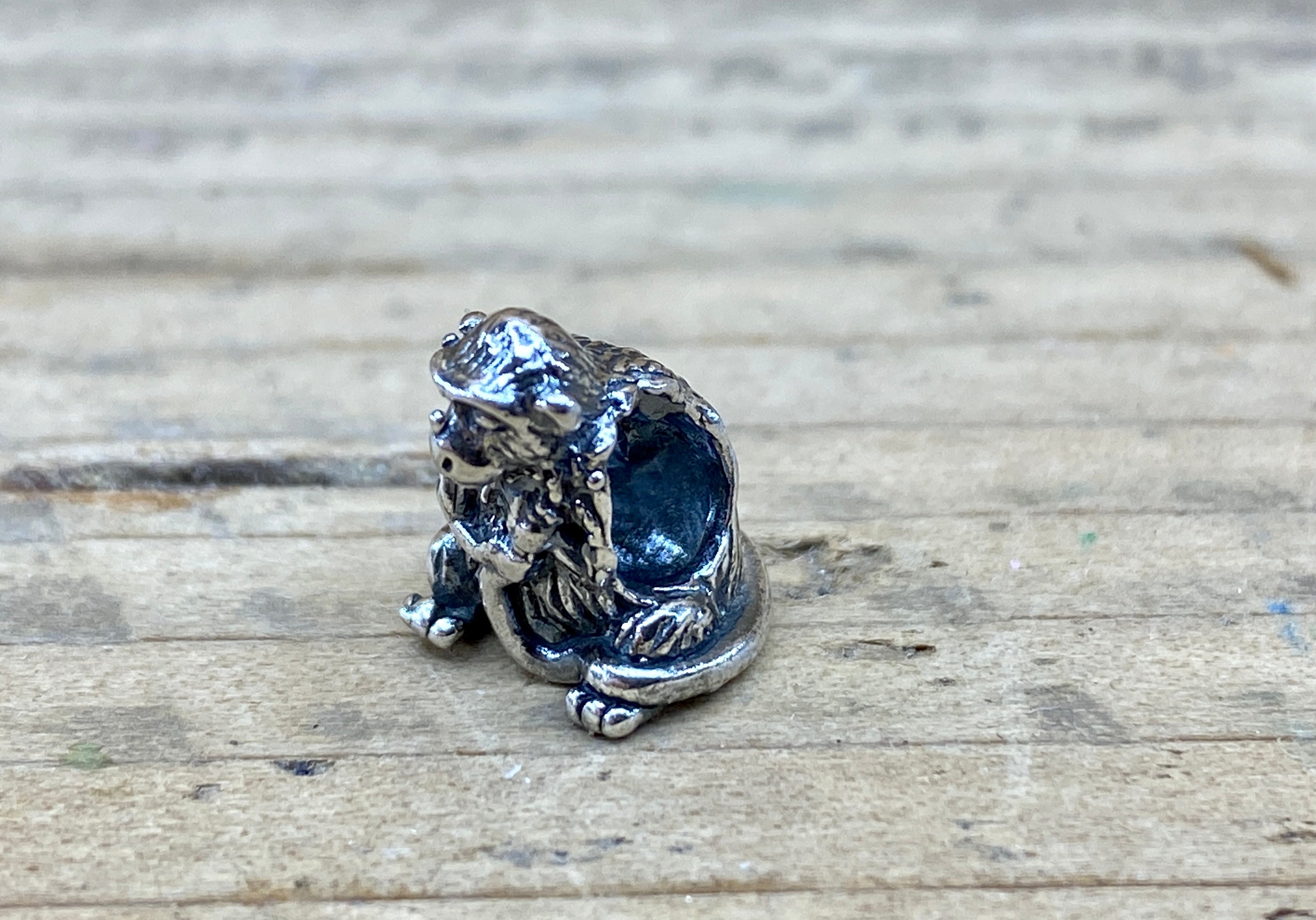 Sneaky Monkey 2204151340