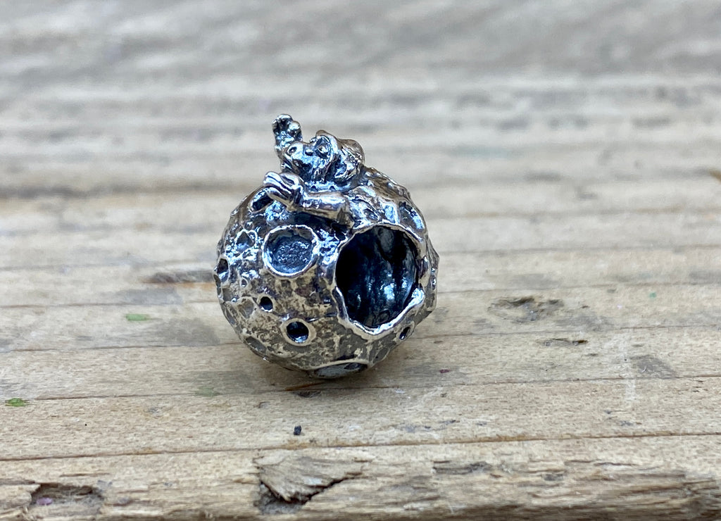 Monkey Moon 2204151338